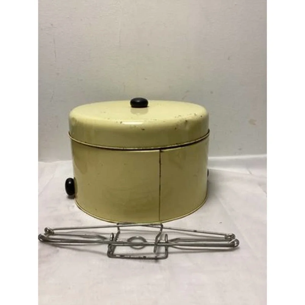 FABULOUS FIND! VINTAGE 1950s XL Metal Peoria Cake Plate Cake Carrier